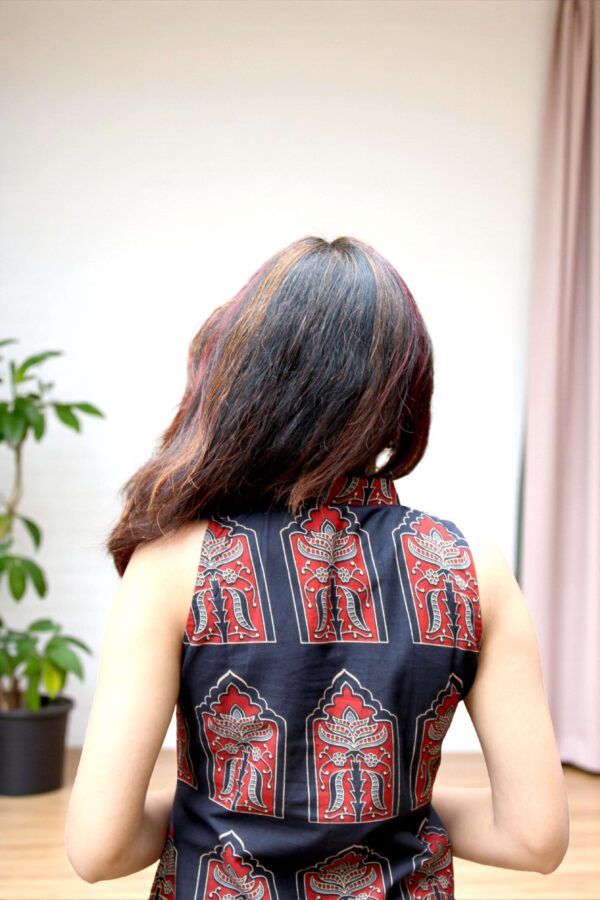 Kavira – Black Temple Print Long Kurta - Image 4