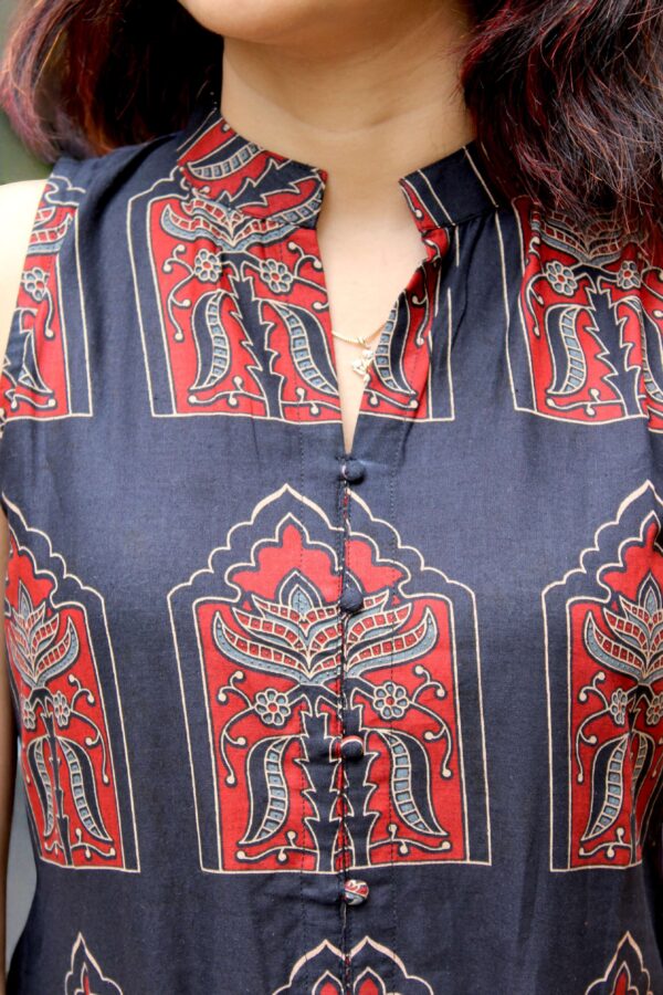 Kavira – Black Temple Print Long Kurta - Image 5