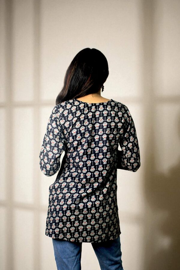 Noira - Black Ethnic Motif Kurta Top - Image 5