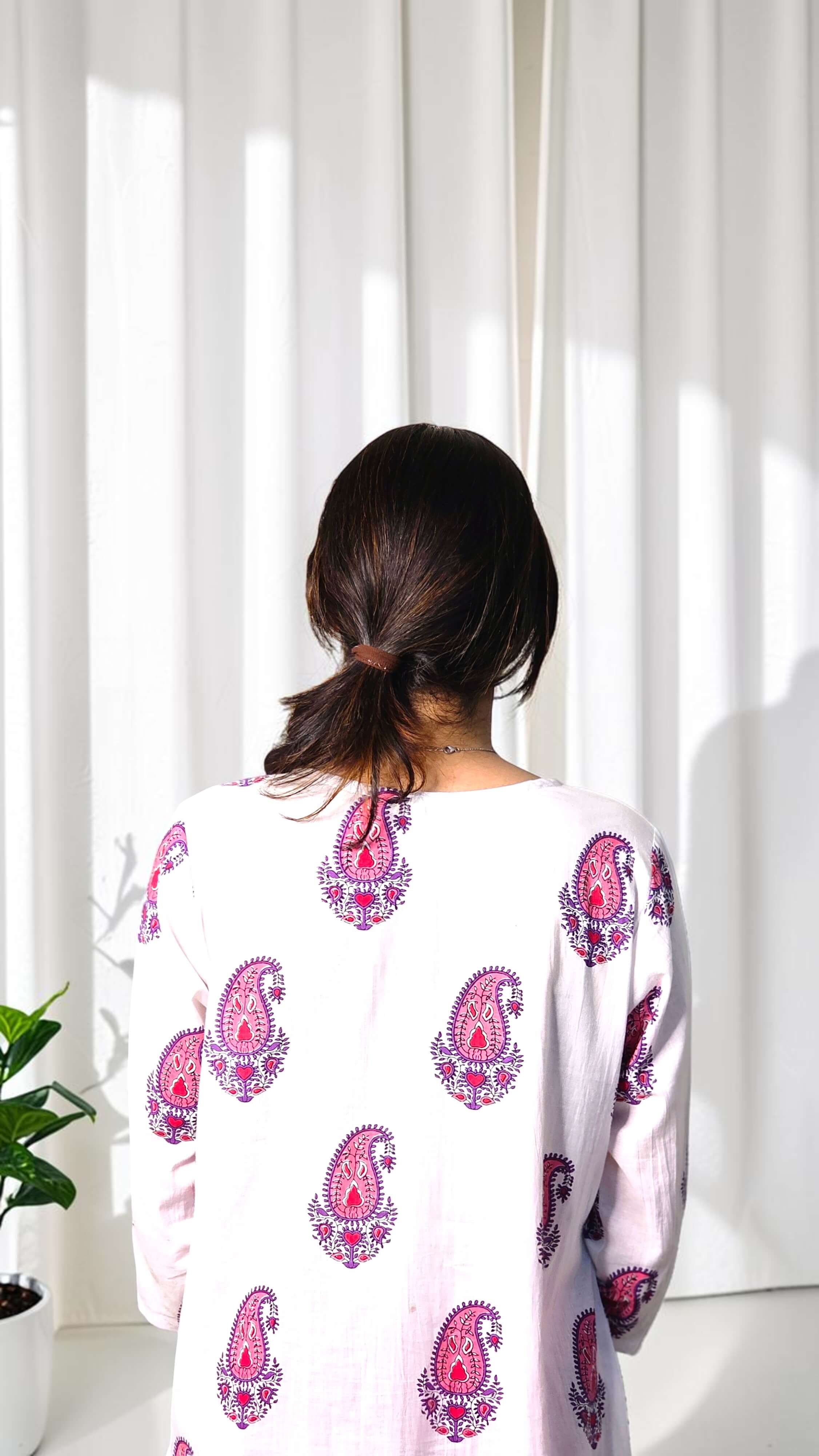 Aarya – White Paisley Cotton Kurta - Image 3